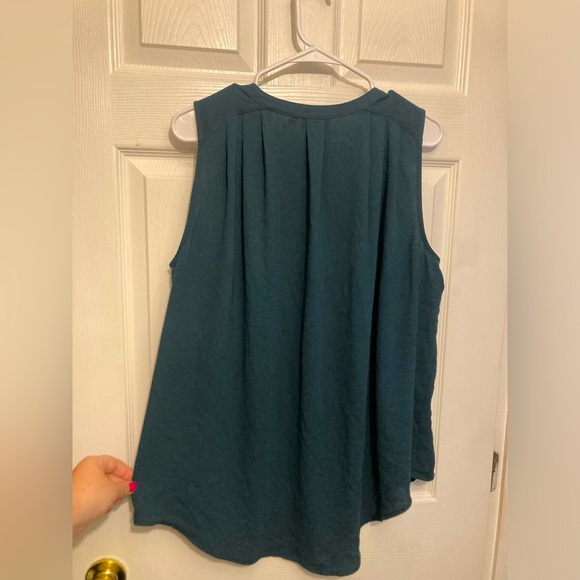 Dark green button down sleeveless blouse - Picture 2 of 4